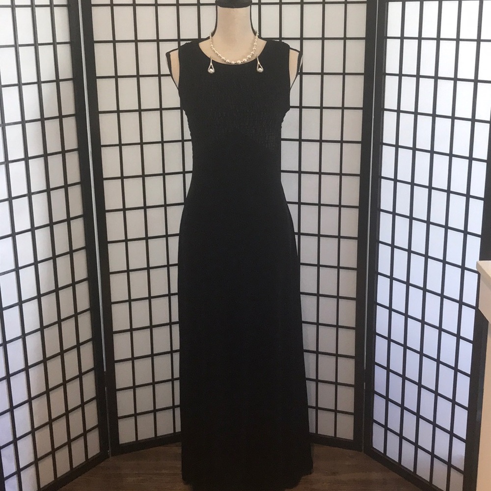 A long black sleeveless classic dress.